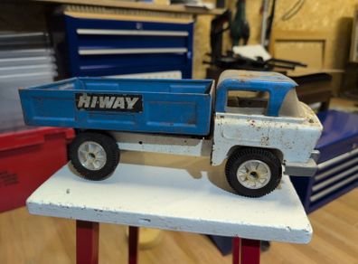 Vintage 1960s Tri-ang Hi-Way Pressed Steel Fixed Bed Lorry Cargo Truck
