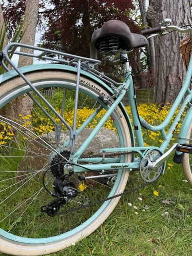 Raleigh Willow Ladies Bike Excellent Condition Size L