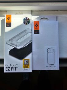 iphone 17 pro max sealed spigen clear case and screen protecter