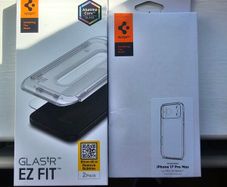 iphone 17 pro max sealed spigen clear case and screen protecter