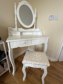 Dressing table