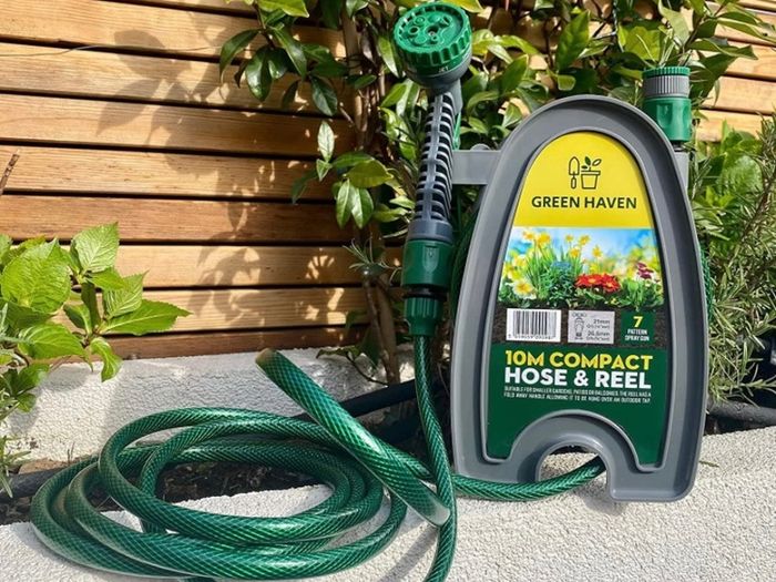 Lightweight Garden Hose Reel - 10m Compact Hose Pipe Reel With 7 Adjustable Spray Gun Nozzles - Outdoor Mini Hose Gun With Accessories for Irrigation - Easy Storage Hosepipe & Reel Set (FREE POSTAGE)