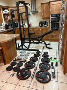 Amazing Gym Weightlifting Power Rack And Complete Set Up!