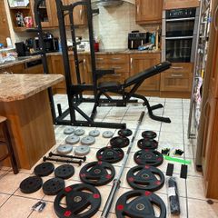 Amazing Gym Weightlifting Power Rack And Complete Set Up!