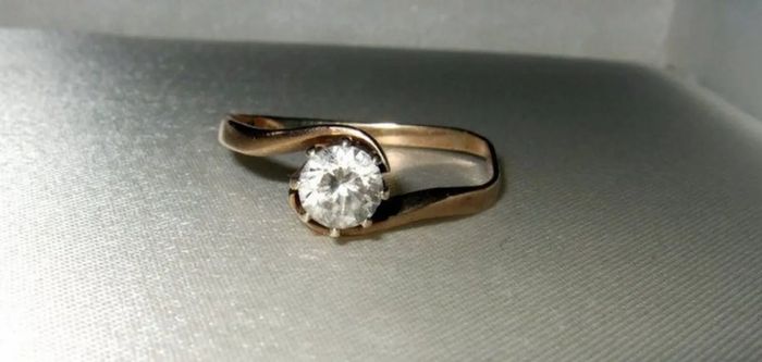 Vintage 14k Gold Twist Solitaire Ring