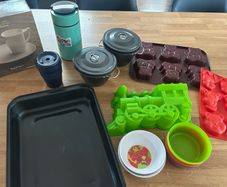 baking trays and kitchen items