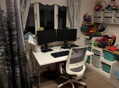 Foldable office desk