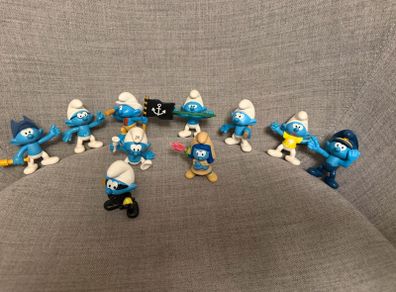 Lot of 10 Smurfs figurines