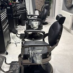 Barber Chairs (4 units)