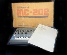 Roland MC 202