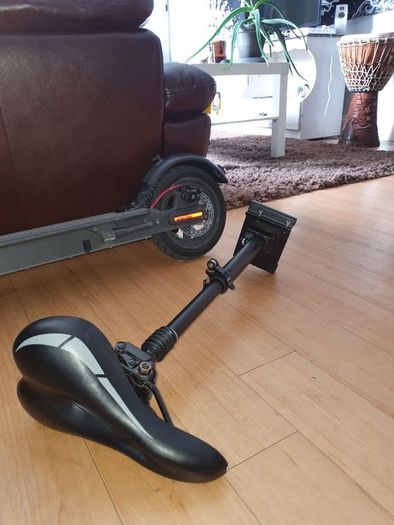 Electric scooter seat
