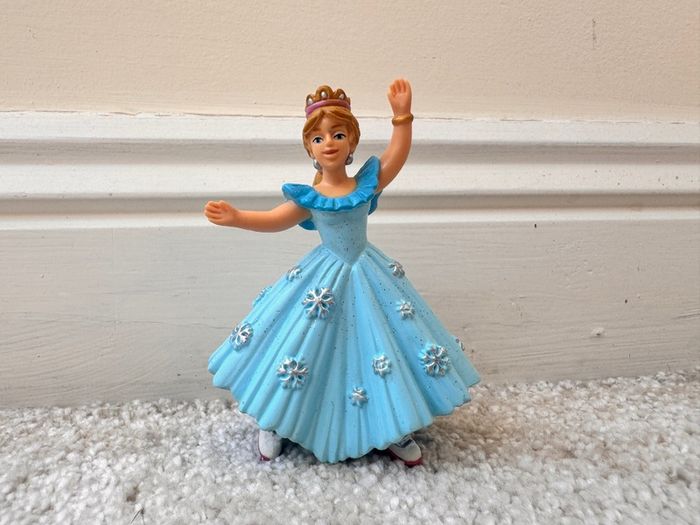 Papo Blue Princess Skating Figure 2016 Figure Skater Ice Skates Crown approx. 10 cm. Used Please see photos