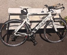 Felt S32 entry-level aluminum triathlon bike.
