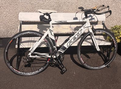 Felt S32 triathlon bike.