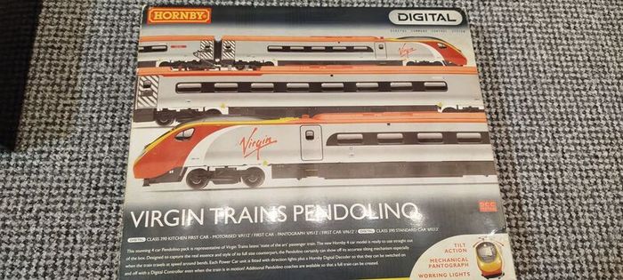Hornby R2457x Virgin Trains Pendolino Digital Train Pack, Mint