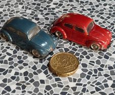 Pair of 1950s Vintage Lego VW Beetle 1200 Volkswagen Lego Car 1:87 HO Blue and Red, very rare.