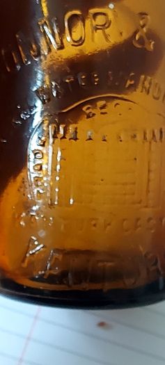 O Connor's kanturk 1/2 pint vintage bottle,,bottle seems to have a defect,around bottom of bottle, holds water no leeks,see pictures,sold as is ,lovely display advertising bottle, collectors items, buyer collects or pays postage thank you,