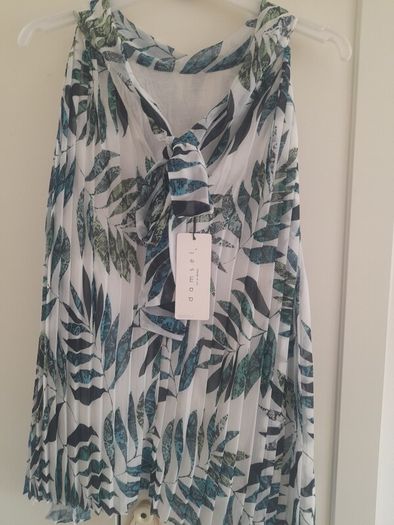 New with tags beautiful shiffon print top