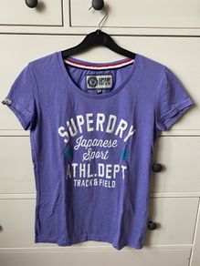 Superdry t-shirt / top for women / ladies, in very good condition. Size XS.