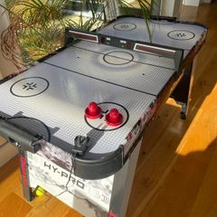 Air hockey table