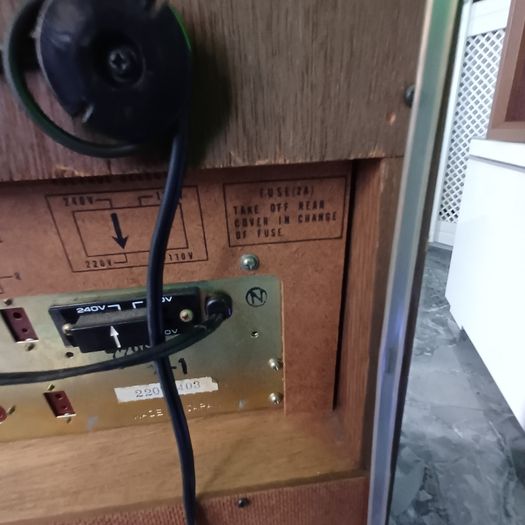 Mega Rare Time Capsule from 1971 Onkyo X1 quadraphonic console system hifi Gold from Japan in Stunning condition this is a statement piece and highly sought-after with the original speakers and hifi cabinet