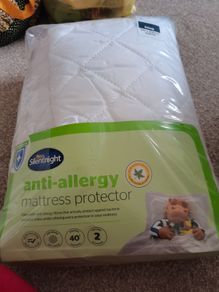 anti allergy mattress protector