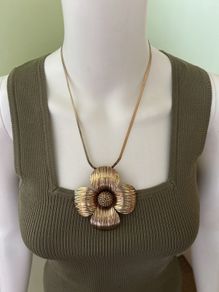 Gold tone large flower necklace