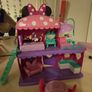 Minnie fabulous dollhouse with figurine and furniture Image 2