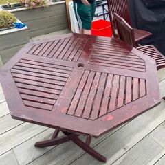 Table & chairs