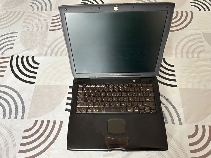 Apple PowerBook G3 333 (Bronze KB/Lombard)