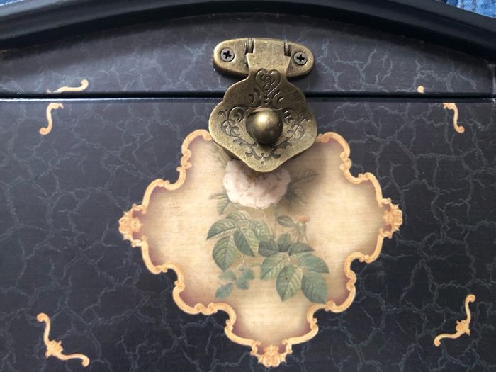 Jewellery box