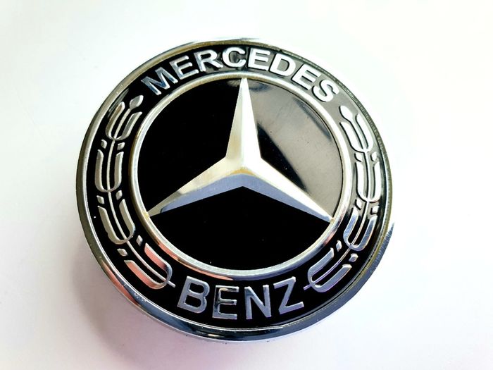 Mercedes - Benz 57mm gloss BLACK Wreath Flat Bonnet Badge Emblem A2228170415  /  A2048170616
