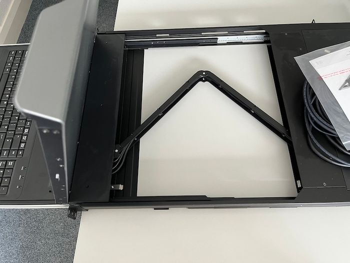 Belkin 19" 1U Widescreen Rackmount Console F1DC101H