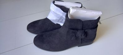 Girls shoes.