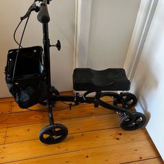 Knee Scooter: dual brakes, foldable, indoor or outdoor use