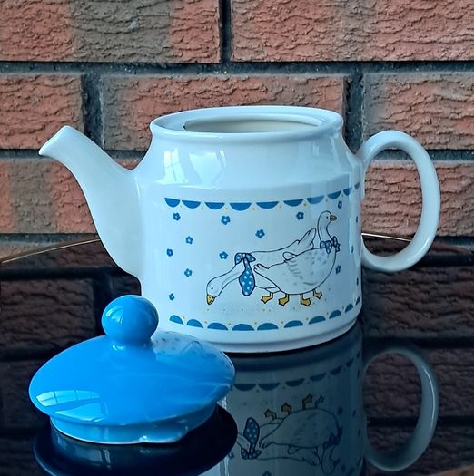 Rare "Sadler", England Ceramic Teapot