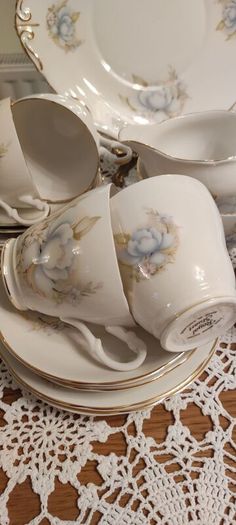 21 pcs Very pretty Vintage Royal Stuart Teaset Pale blue and pink flowers