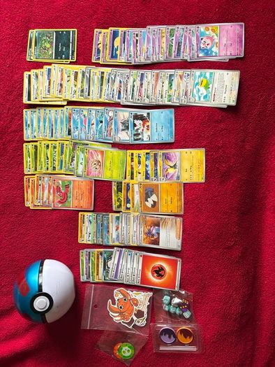 Pokemon Pokeball Storage tin, 100 cards and V/Ex cards