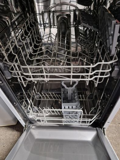 Candy slimline dishwasher
