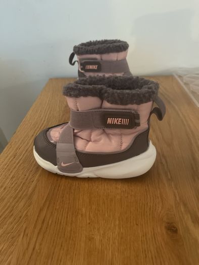 Nike toddler snow boots