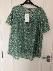 Ladies Top size 16 brand new