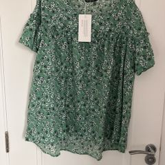 Ladies Top size 16 brand new