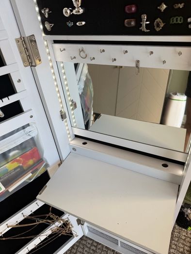 Mirrored Lockable Jewellery Cabinet