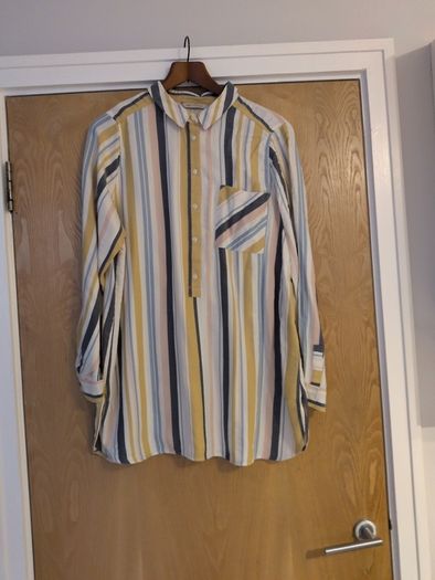 Small Bundle Blouses X 4 & 2 Dresses. S. 18.  Available for 2 weeks..
