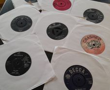 8 x Rare Vinyl 7" Records - Country / Easy Mainly 60s