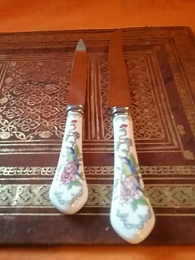 Two Aynsley Knives