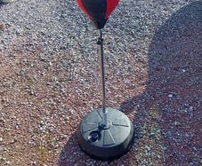 Freestanding punch ball
