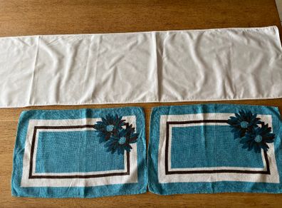 White table runner and 2 blue napkins