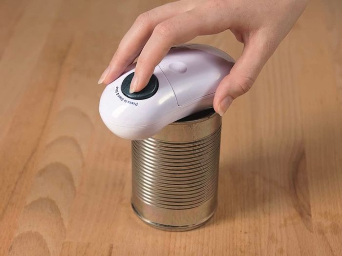 One Touch Electronic Tin Opener | White | Plastic/Stainless Steel | Automatic Can Opener | Battery Operated/Hands-Free Use/Magnetic Lid Removal (FREE POSTAGE)