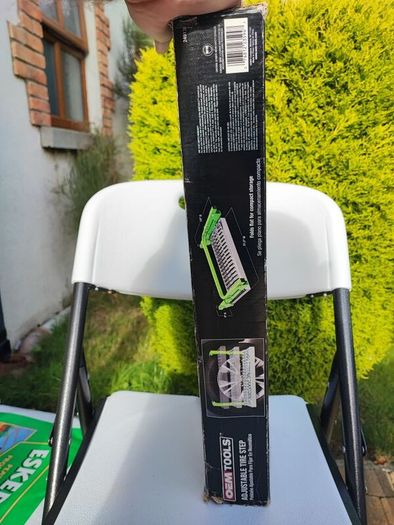 Tire step for jeeps and vans with roof racks/roof carriers